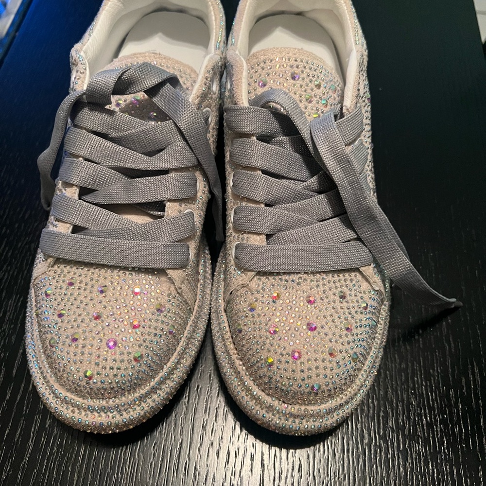 Silver bling sneakers size 7and half. Says 40 buts fits 7 1/2 - Picture 6 of 6